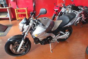 Moto Suzuki GSR600 da strada usata poco