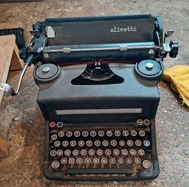 MACCHINA DA SCRIVERE OLIVETTI Modello M40