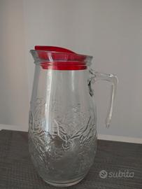 Caraffa in vetro con coperchio rosso