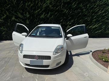 Auto Grande Punto- 20.000 km - unica proprietaria