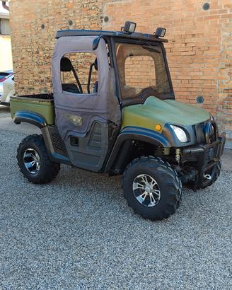 Quad 4x4 a benzina stradale