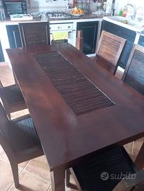 Tavolo etnico con sedie