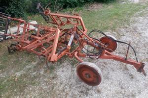 Vibrocoltivatore combinato con rullo e carrello
