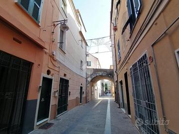 MONOLOCALE A ALBISSOLA MARINA