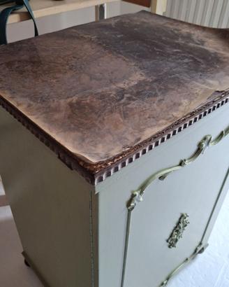Macchina da cucine vintage con mobiletto piedi a c