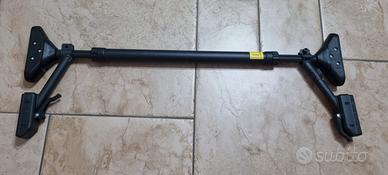 Barra trazioni alla porta