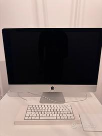 iMac da 27” compelto di mouse, trackpad e tastiera