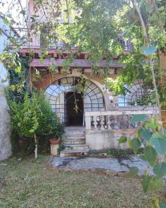 Casa indipendente di 170 m² con più di 5 locali a 