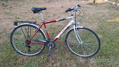 Bici rossa da città e trekking adulto 