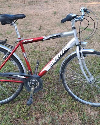 Bici rossa da città e trekking adulto 