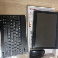 Tablet Android con  custodia tastiera e mouse