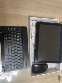 Tablet Android con  custodia tastiera e mouse