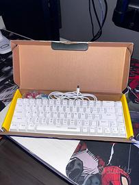 Tastiera meccanica da gaming RGB.