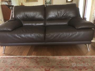N. 2 Divani in pelle  per soggiorno