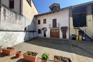 CASA SEMINDIPENDENTE A NOLE