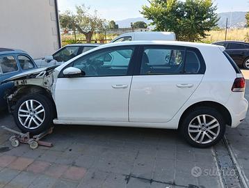 GOLF VI 1.6 TDI – INCIDENTATA MA BEN TENUTA