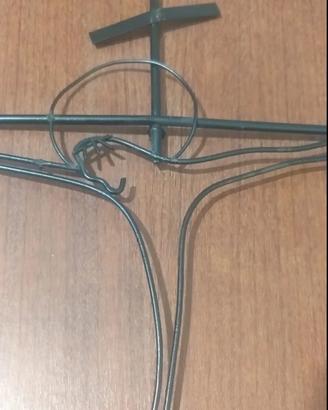 Quadro in legno con crocifisso stilizzato