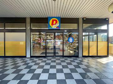 NEGOZIO A DESENZANO DEL GARDA