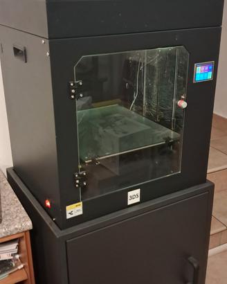 Stampante 3d e mobiletto di stoccaggio