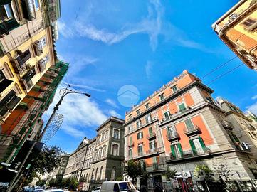 3 LOCALI A NAPOLI