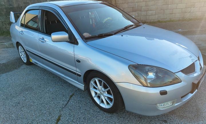 Mitsubishi Lancer 1.6 berlina 