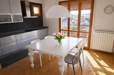Appartamento di 125 m² con 5 locali e box auto a E