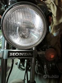Moto Honda CB750 Custom