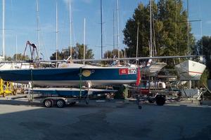 Barca da regata Ufo 28