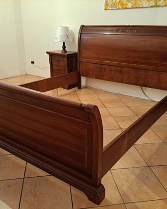 Letto antiquariato struttura perimetrale