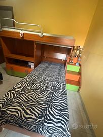 Cameretta a castello con scala laterale