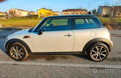 MINI Mini 1.6 16 V Cooper D