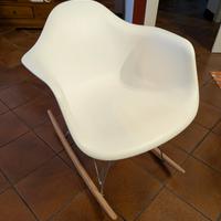 Sedia a dondolo con braccioli 