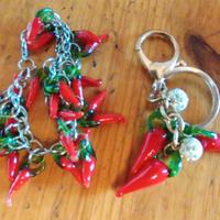 (1344) - Bracciale + Portachiavi Peperoncini