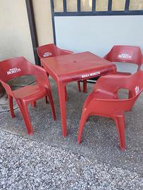 Tavolo con 4 sedie Birra Moretti 