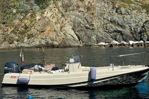 Boston Whaler Outrage 21