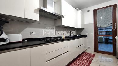 RECENTE VILLETTA A SCHIERA