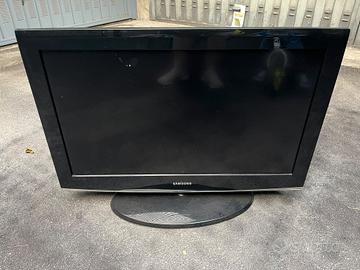 Televisore Samsung 32" LCD con telecomando