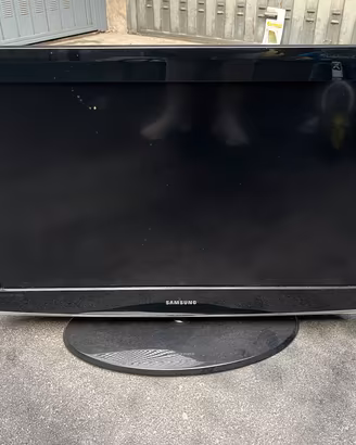 Televisore Samsung 32" LCD con telecomando