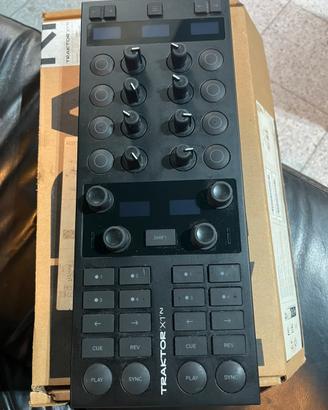 TRAKTOR X1 N  mk3 CONTROLLER DECK & EFFECTS