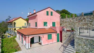 4 LOCALI A VEZZI PORTIO