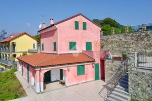 4 LOCALI A VEZZI PORTIO