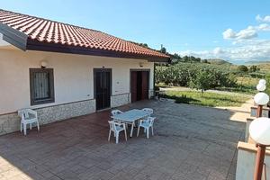 Villetta con frutteto