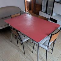 Tavolo anni '60 con 4 sedie coordinate – Vinta