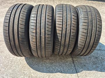 4 Gomme.  205 / 55 / R 16. Estive 
