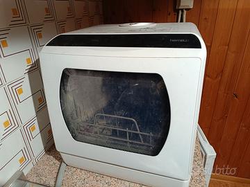 Lavastoviglie da campeggio