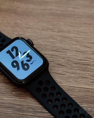 Apple Watch Nike Edition Serie 4 GPS da 44mm