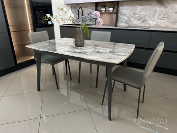 TAVOLO ALLUNGABILE IN GRES