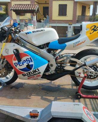 Suzuki RG V Pepsi replica kevin schwantz 34
