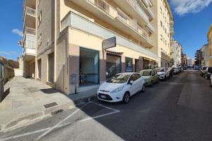 Ampio Locale al centro di Sassari