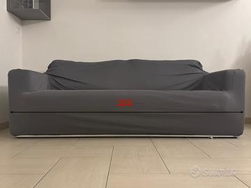 Divano 3 posti - ecopelle rovinata